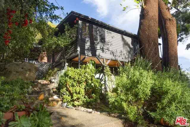 Single-family house For Sale in 19643, Valley View Drive, Topanga, California