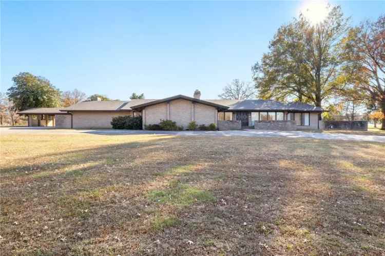 Single-family house For Sale in 305, Irving Street Southwest, Gravette, Arkansas