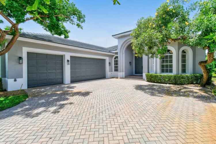 Single-family house For Sale in 479, Pine Tree Court, Atlantis, Florida