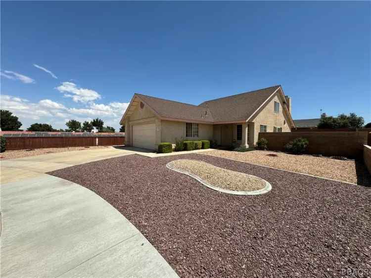 Single-family house For Sale in Victorville, California