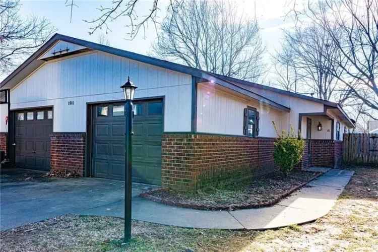 Multi-family house For Sale in 1911, Cypress Place, Springdale, Arkansas