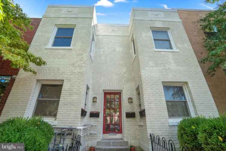 House For Sale in 214, 13th Street Southeast, Washington, District of Columbia