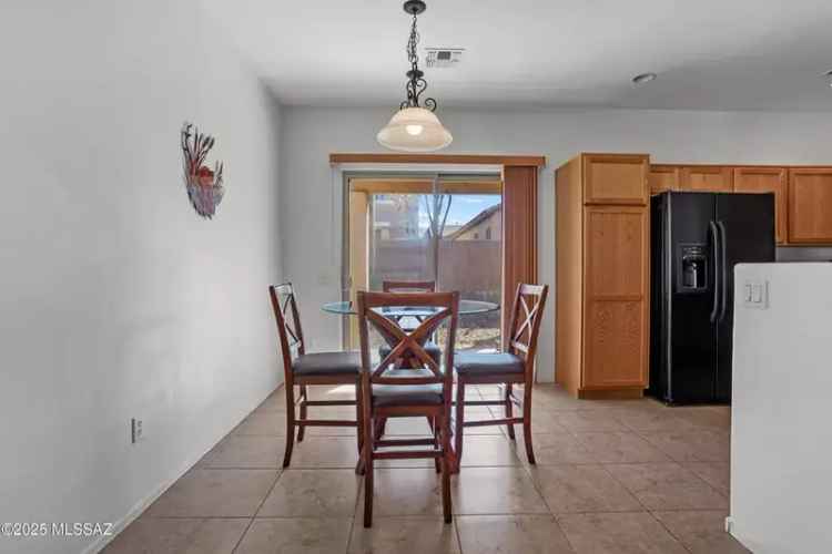 Single-family house For Sale in 817, West Calle Valenciana, Sahuarita, Arizona