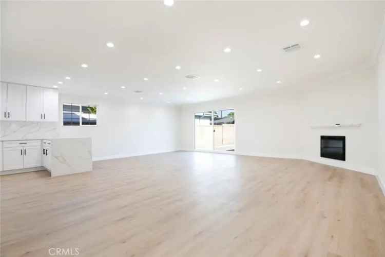 Single-family house For Sale in 8006, Ben Avenue, Los Angeles, California