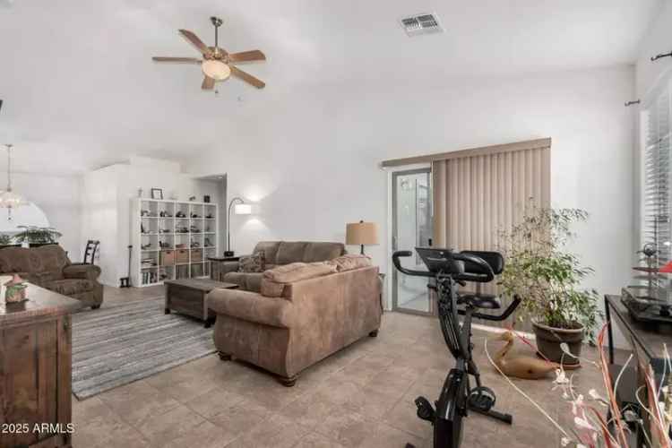 Single-family house For Sale in 18208, West Skyline Drive, Surprise, Arizona