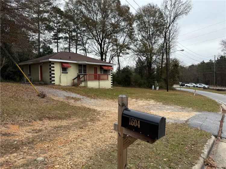 Single-family house For Sale in 1604, Auburn Road, Phenix City, Alabama