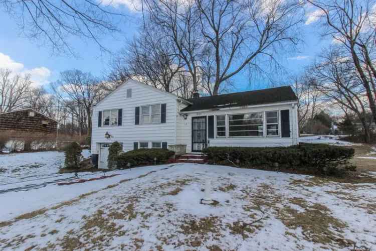 Single-family house For Sale in 13, Westview Drive, Bethel, Connecticut