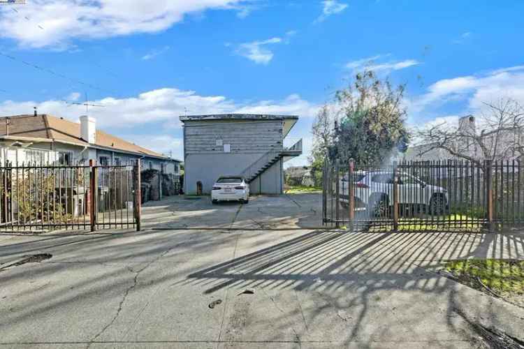 Multi-family house For Sale in 2828, 22nd Avenue, Oakland, California