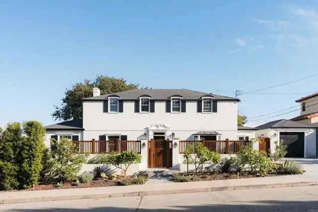 Single-family house For Sale in 2675, Clove Street, San Diego, California