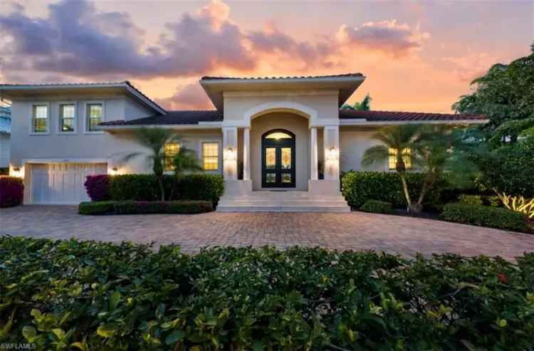 Single-family house For Sale in Naples, Florida