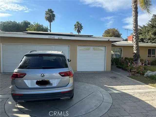 Single-family house For Sale in 12141, Gilbert Street, Garden Grove, California