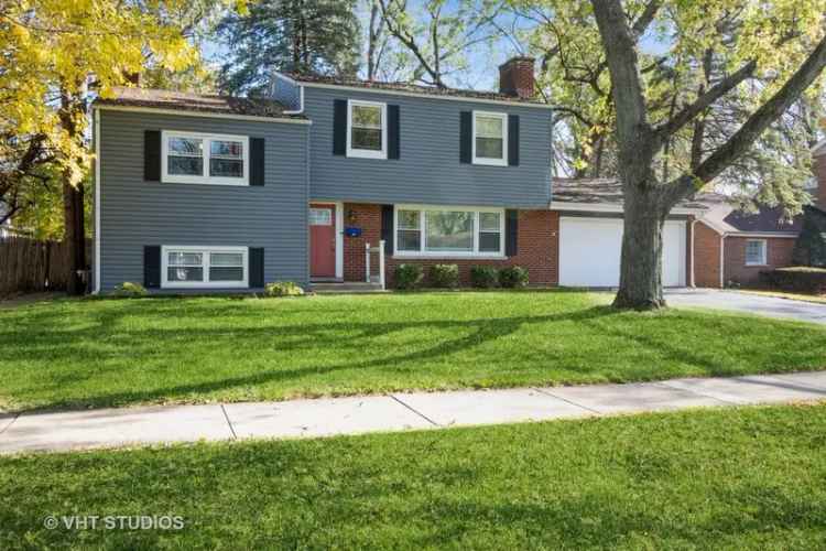 Single-family house For Sale in 18327, Aberdeen Street, Homewood, Illinois