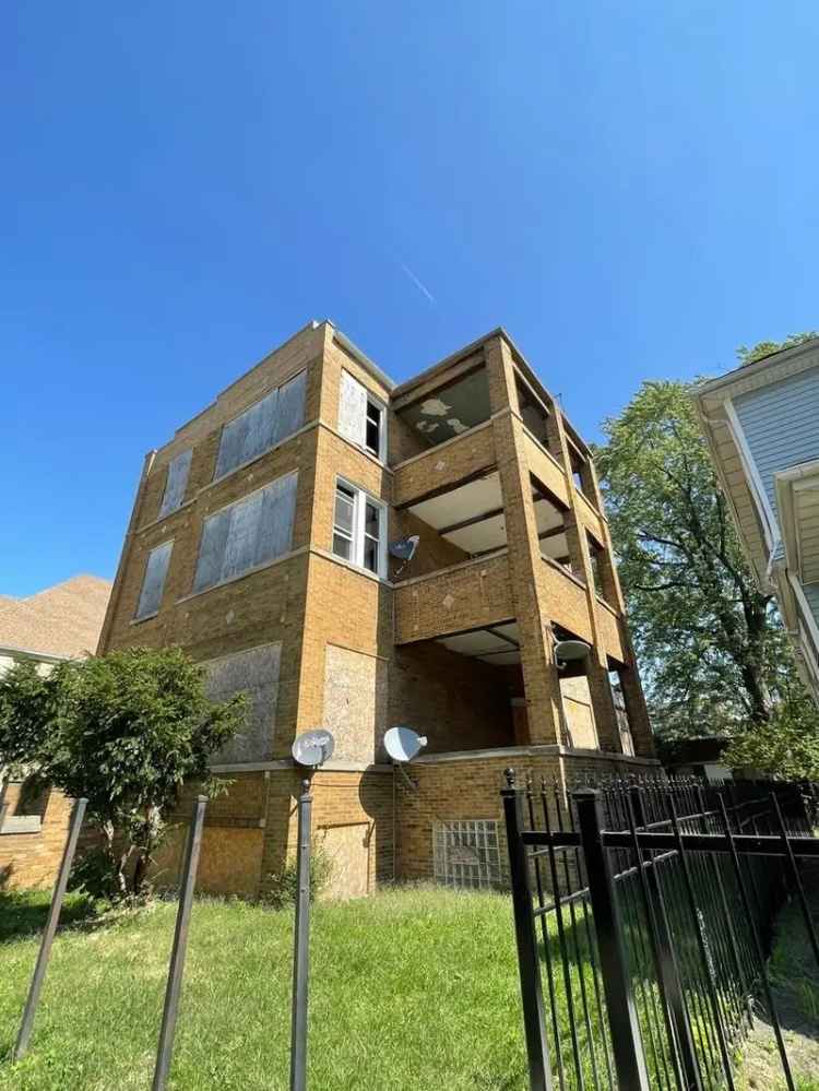 Multi-family house For Sale in Chicago, Illinois