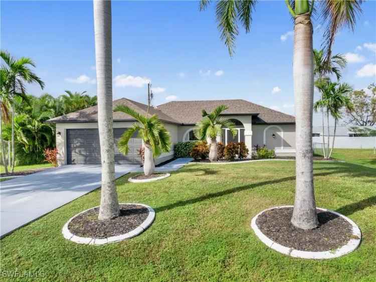 Single-family house For Sale in Cape Coral, Florida