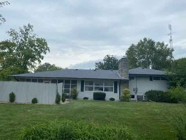 Single-family house For Sale in 9, Orchard Drive, Charleston, Illinois