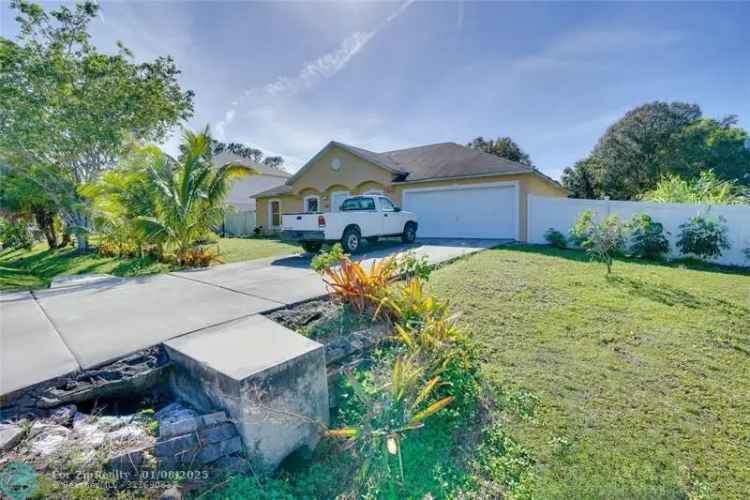 Single-family house For Sale in 1122, Southeast Floresta Drive, Port Saint Lucie, Florida