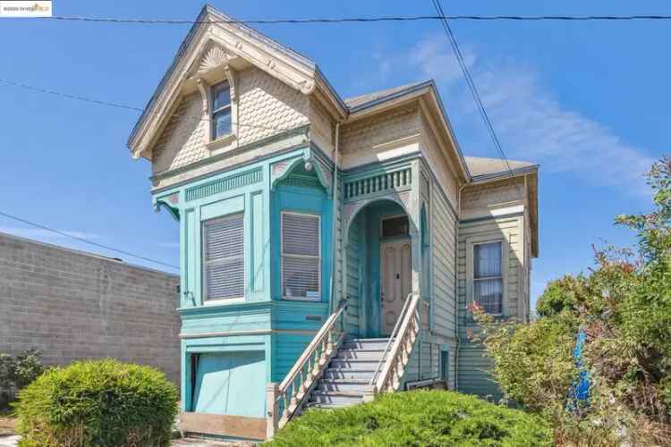 Single-family house For Sale in 5821, Fremont Street, Oakland, California