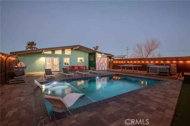 Single-family house For Sale in Joshua Tree, California