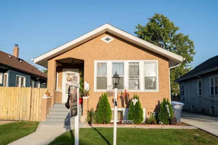 Single-family house For Sale in 1329, South 12th Avenue, Maywood, Illinois