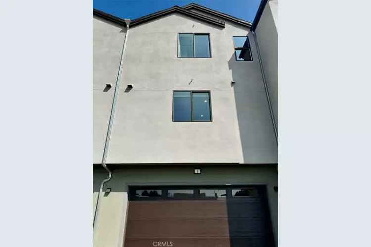 Condo For Sale in Long Beach, California