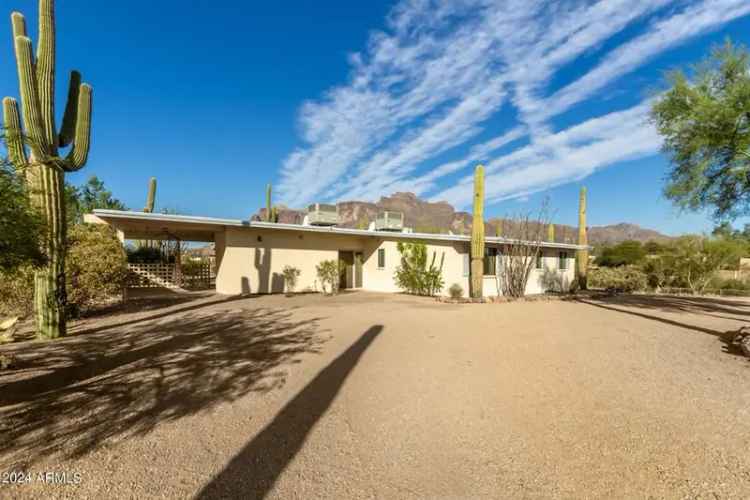 Single-family house For Sale in 4532, East Superstition Boulevard, Apache Junction, Arizona