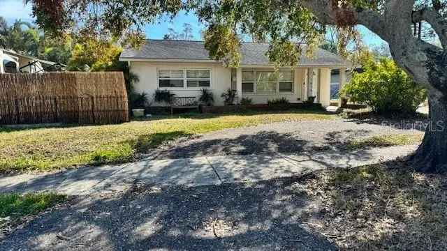 Single-family house For Sale in 1874, Oregon Avenue Northeast, Saint Petersburg, Florida