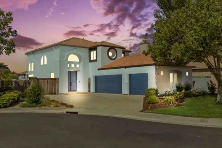 Single-family house For Sale in Elk Grove, California