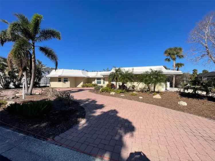 Single-family house For Sale in 579, Commonwealth Lane, Siesta Key, Florida