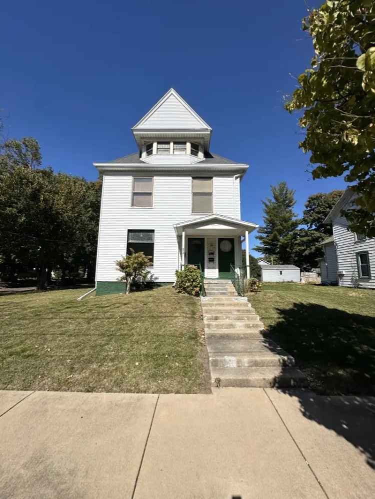 Multi-family house For Sale in 502, East Locust Street, Bloomington, Illinois