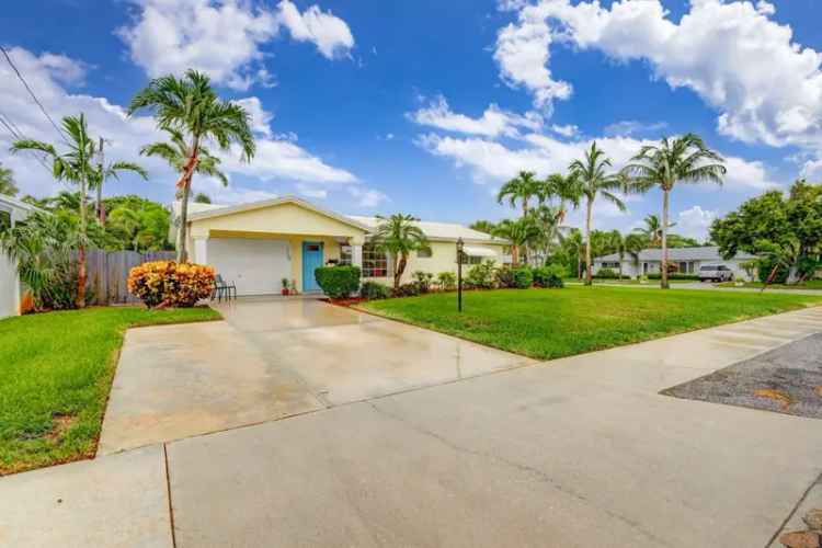 Single-family house For Sale in Lake Worth Beach, Florida