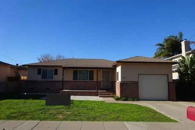 Single-family house For Sale in 1421, Marshall Street, Oceanside, California