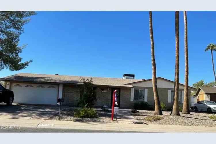 Single-family house For Sale in 12436, North 48th Drive, Glendale, Arizona