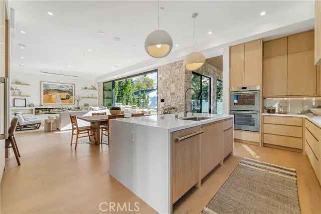 Single-family house For Sale in 13226, Morrison Street, Los Angeles, California