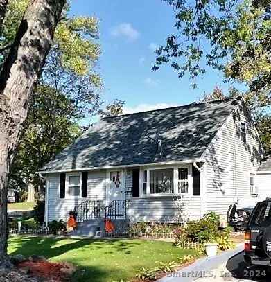 Single-family house For Sale in 55, Horseplain Road, New Britain, Connecticut