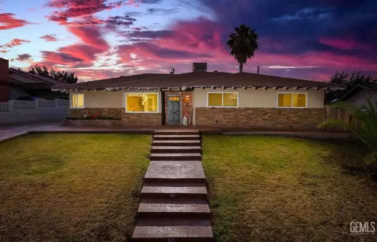 Single-family house For Sale in Bakersfield, California