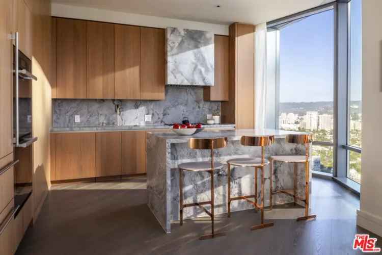 Condo For Sale in 211, Elm Court, Los Angeles, California