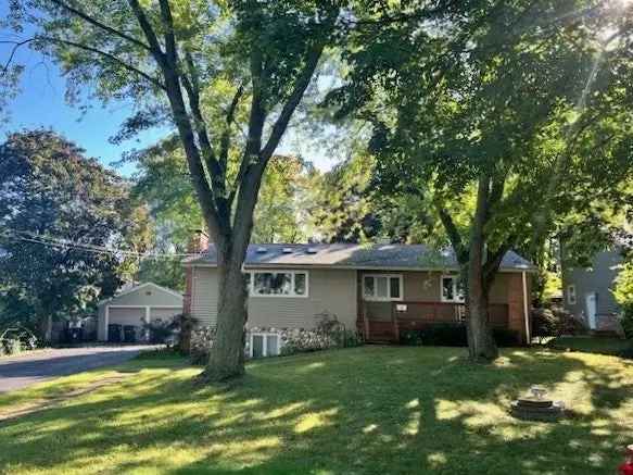 Single-family house For Sale in 631, Bryant Avenue, Barrington, Illinois