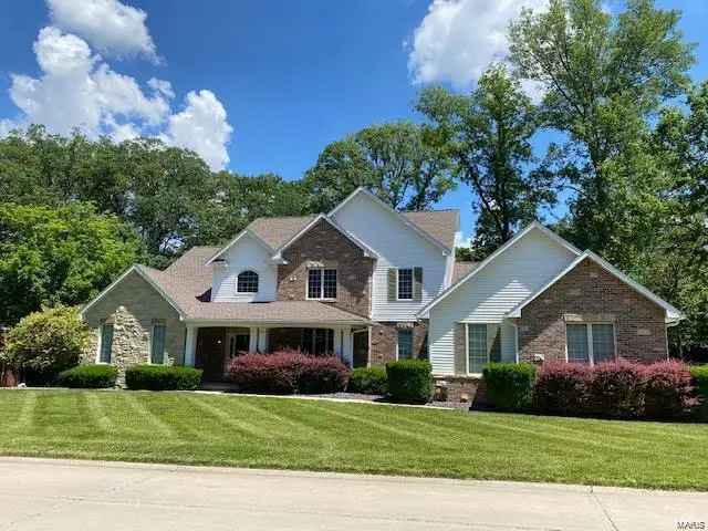 Single-family house For Sale in 1655, Golf Course Drive, Belleville, Illinois