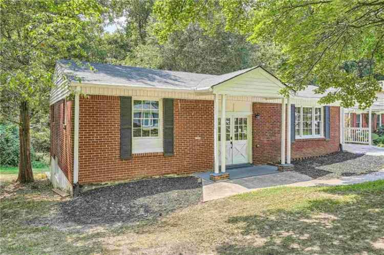 Single-family house For Sale in 895, Kings Grant Drive Northwest, Atlanta, Georgia