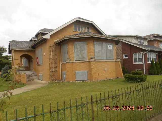 Single-family house For Sale in 7758, South Euclid Avenue, Chicago, Illinois