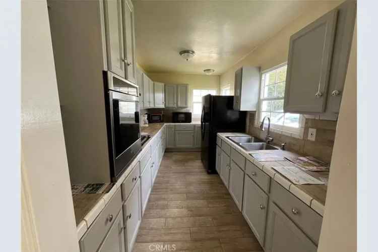 Single-family house For Sale in Long Beach, California