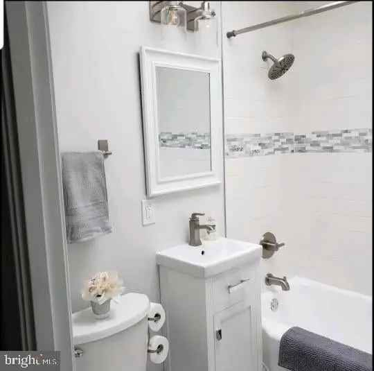 House For Sale in 810, 20th Street Northeast, Washington, District of Columbia