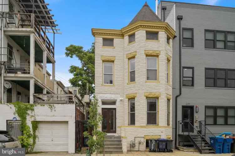 House For Sale in 2621, University Place Northwest, Washington, District of Columbia