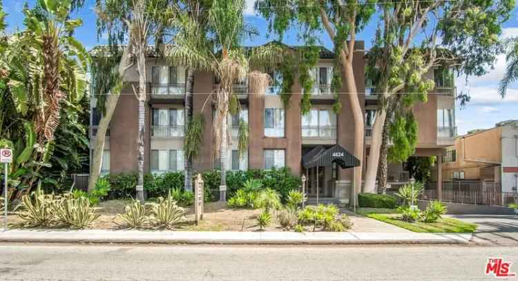 Multi-family house For Sale in 4624, Cahuenga Boulevard, Los Angeles, California