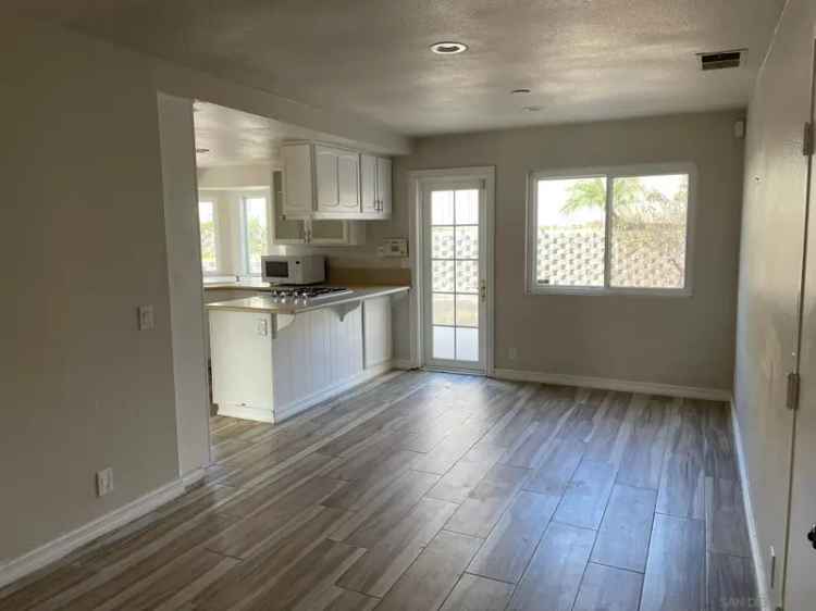 Single-family house For Sale in 308, Encino Drive, Vista, California