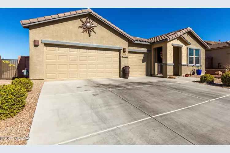 Single-family house For Sale in 1403, East Stronghold Canyon Lane, Sahuarita, Arizona