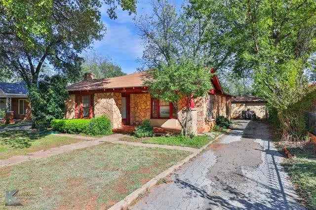 Single-family house For Sale in 1749, Chestnut Street, Abilene, Texas