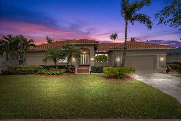 Single-family house For Sale in 6000, 51st Street South, Saint Petersburg, Florida