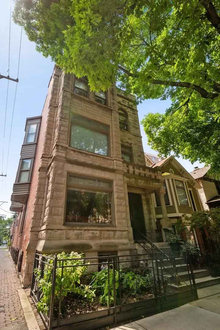 Single-family house For Sale in 515, West Grant Place, Chicago, Illinois