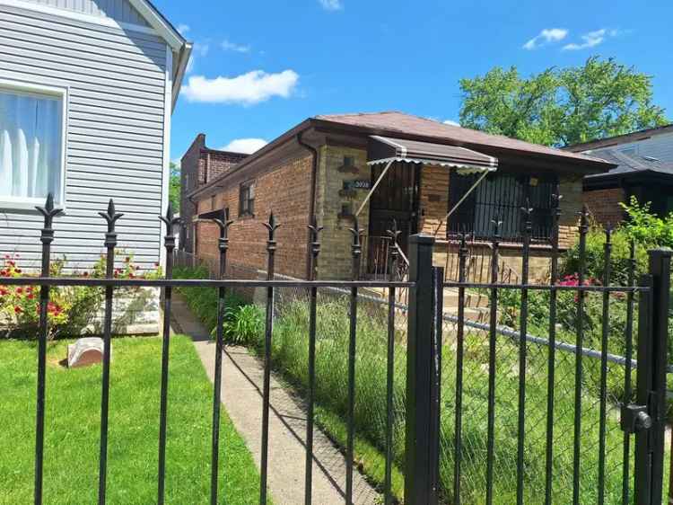 Single-family house For Sale in 5338, West Kinzie Street, Chicago, Illinois